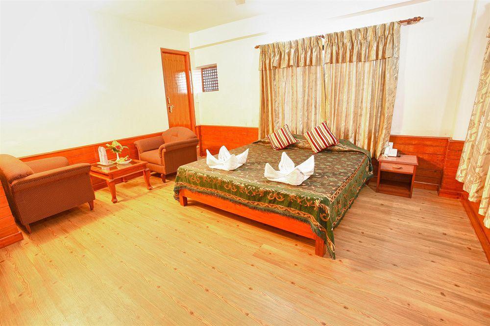 Hotel Crystal Palace Pokhara Dış mekan fotoğraf