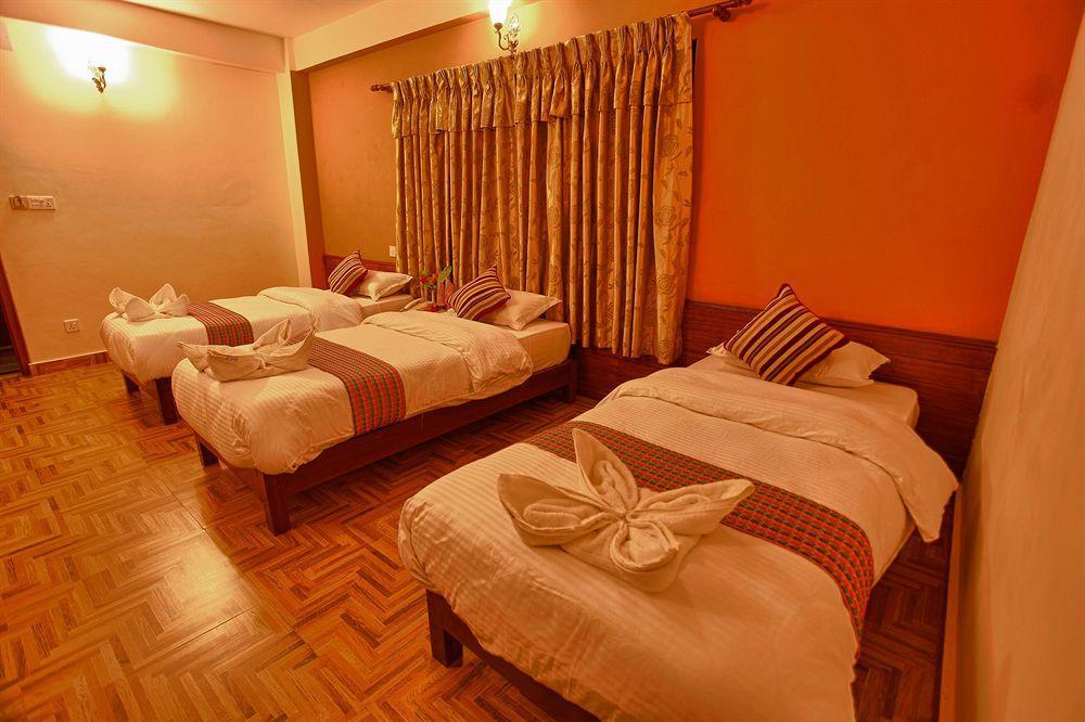 Hotel Crystal Palace Pokhara Dış mekan fotoğraf