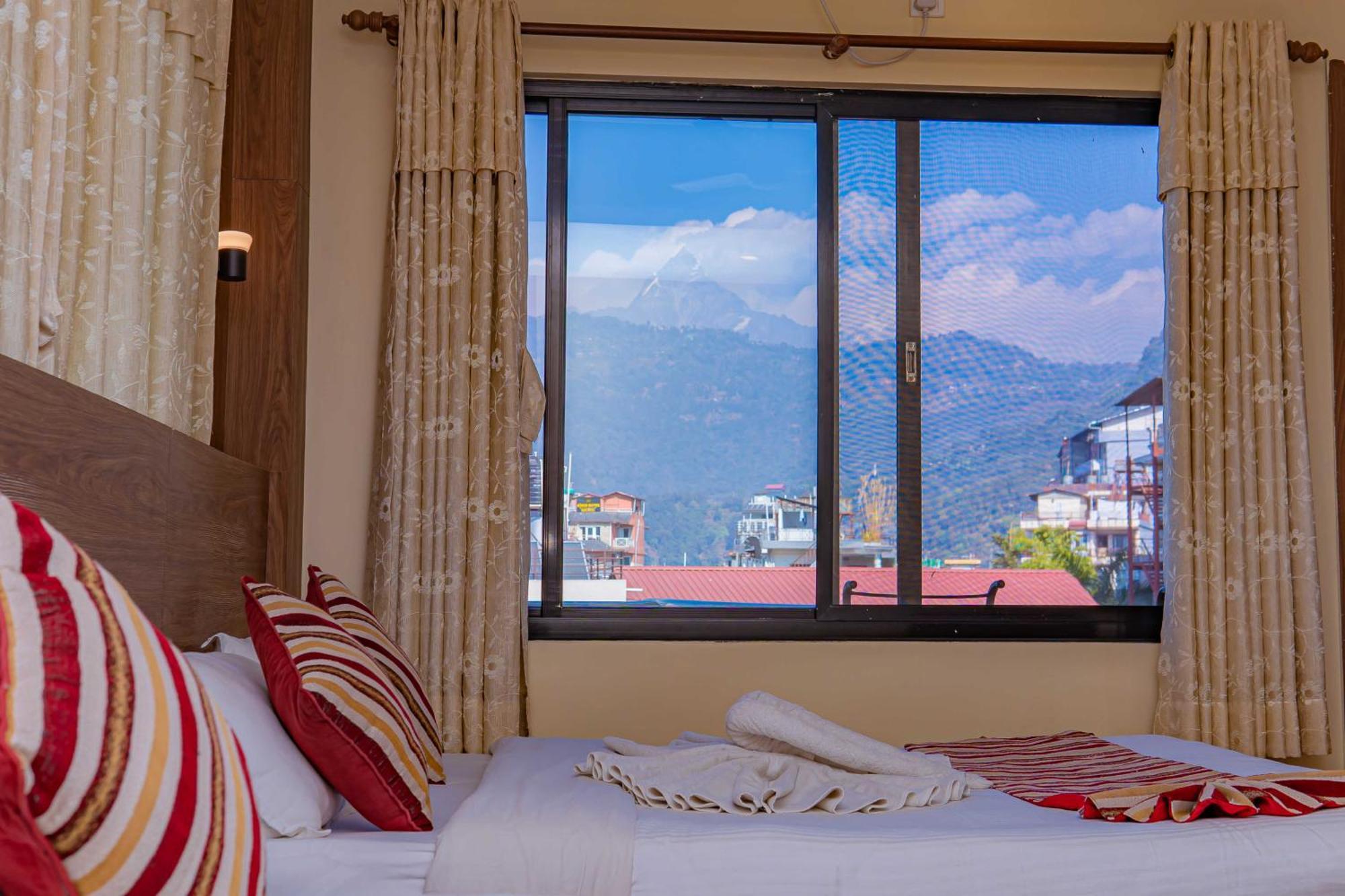 Hotel Crystal Palace Pokhara Dış mekan fotoğraf