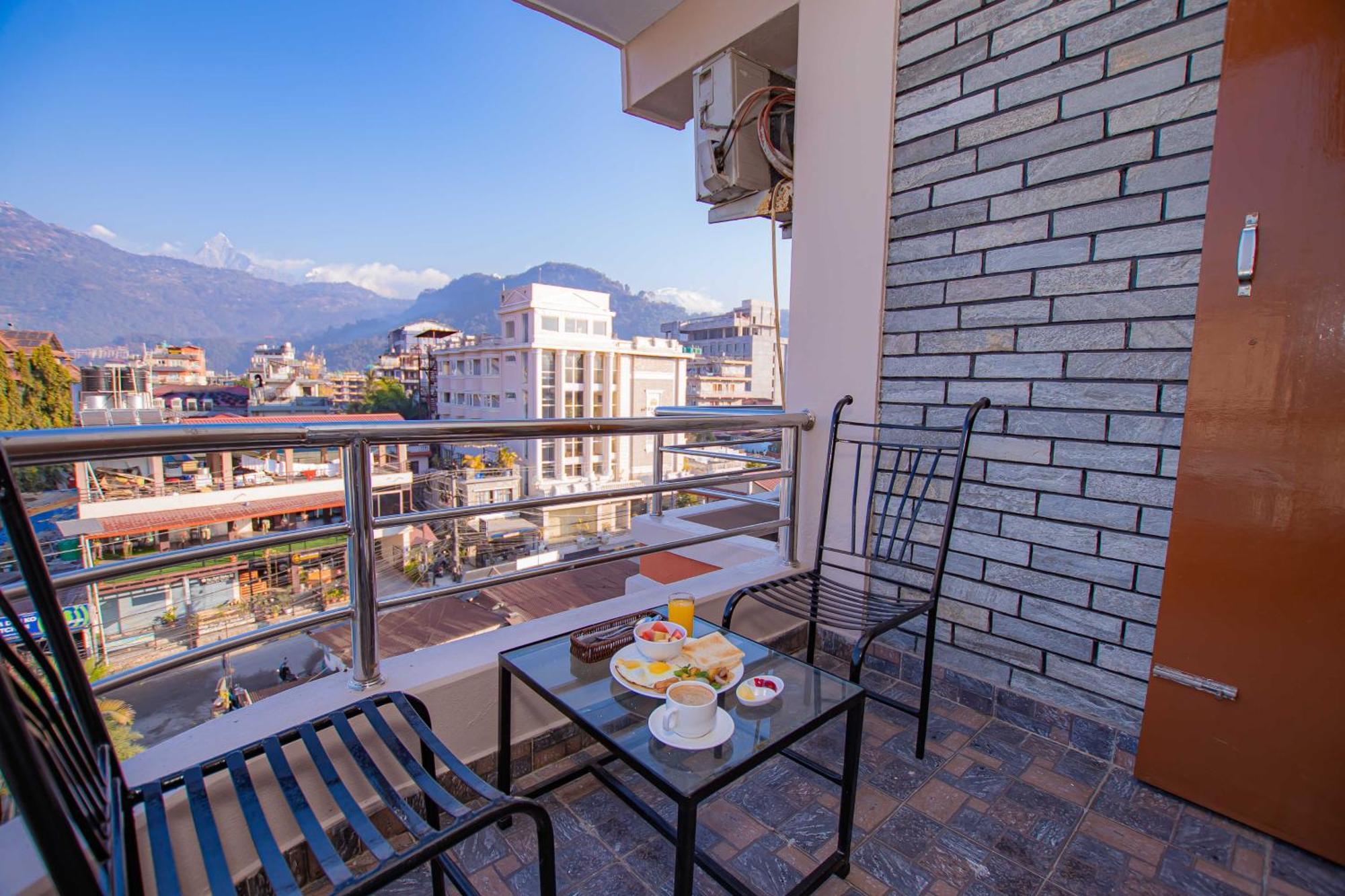 Hotel Crystal Palace Pokhara Dış mekan fotoğraf