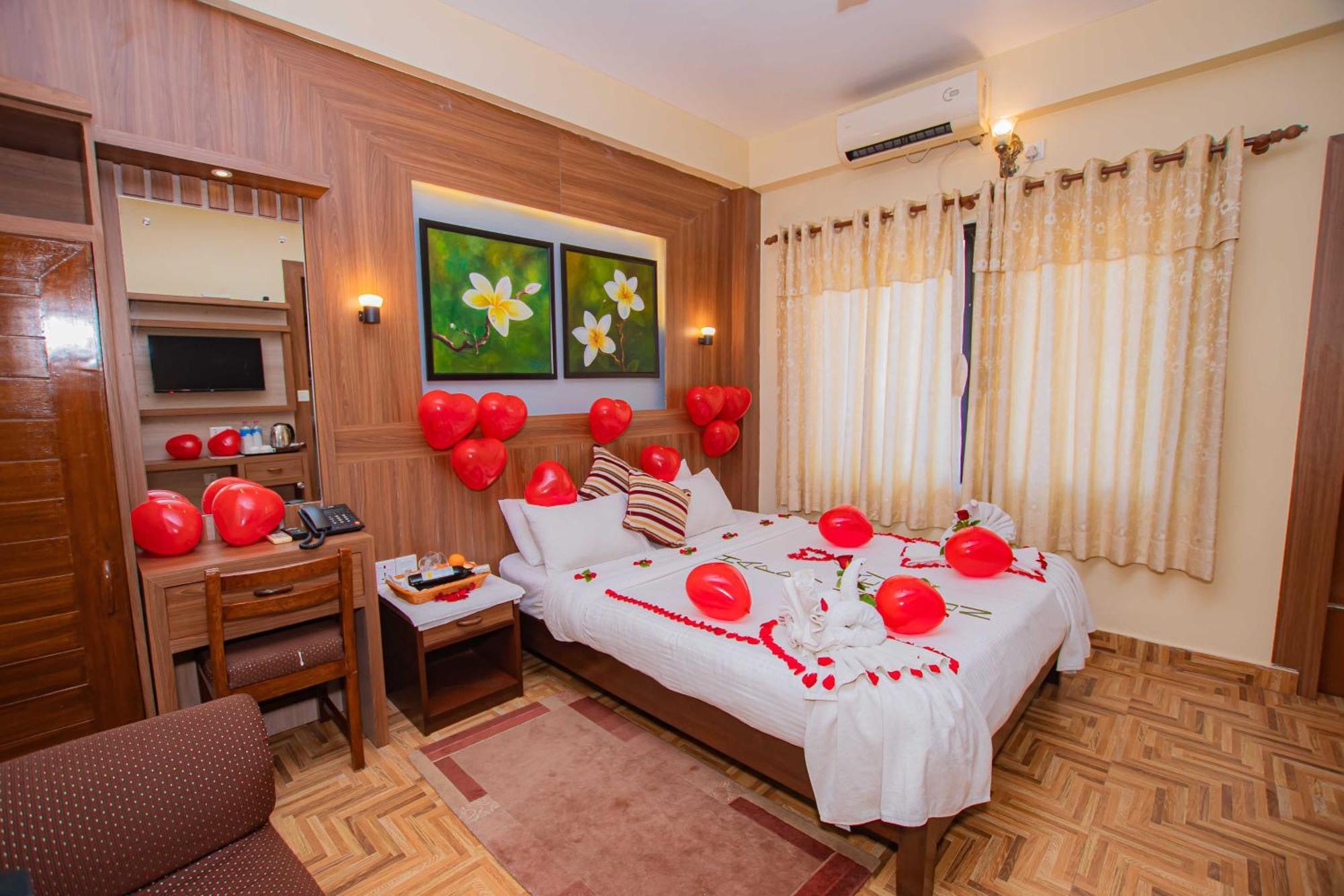 Hotel Crystal Palace Pokhara Dış mekan fotoğraf