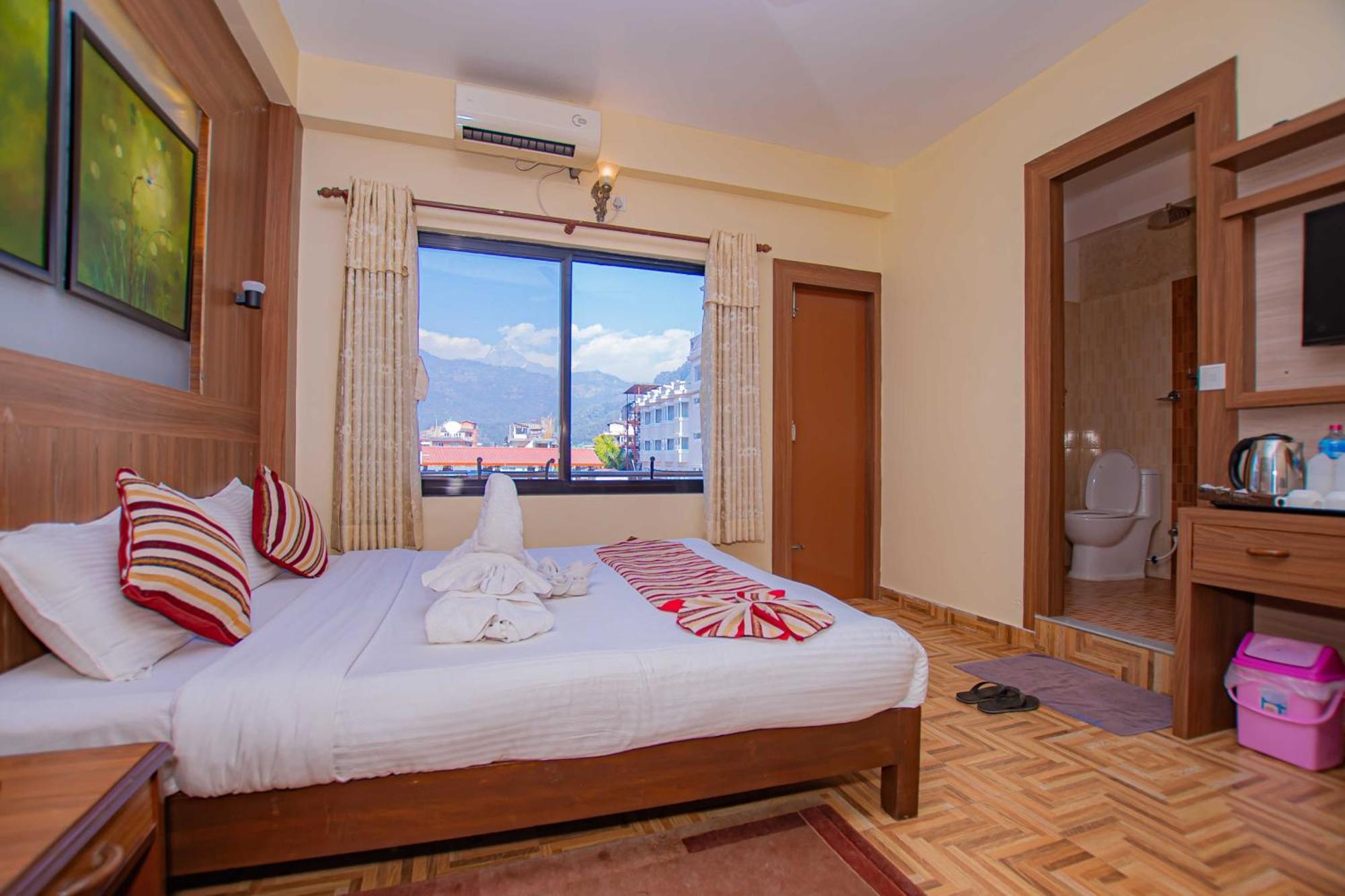 Hotel Crystal Palace Pokhara Dış mekan fotoğraf