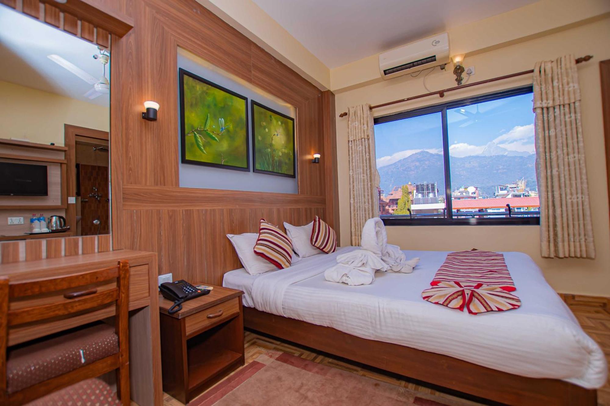 Hotel Crystal Palace Pokhara Dış mekan fotoğraf