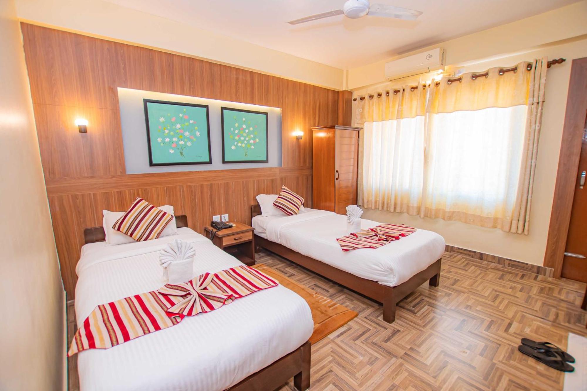 Hotel Crystal Palace Pokhara Dış mekan fotoğraf