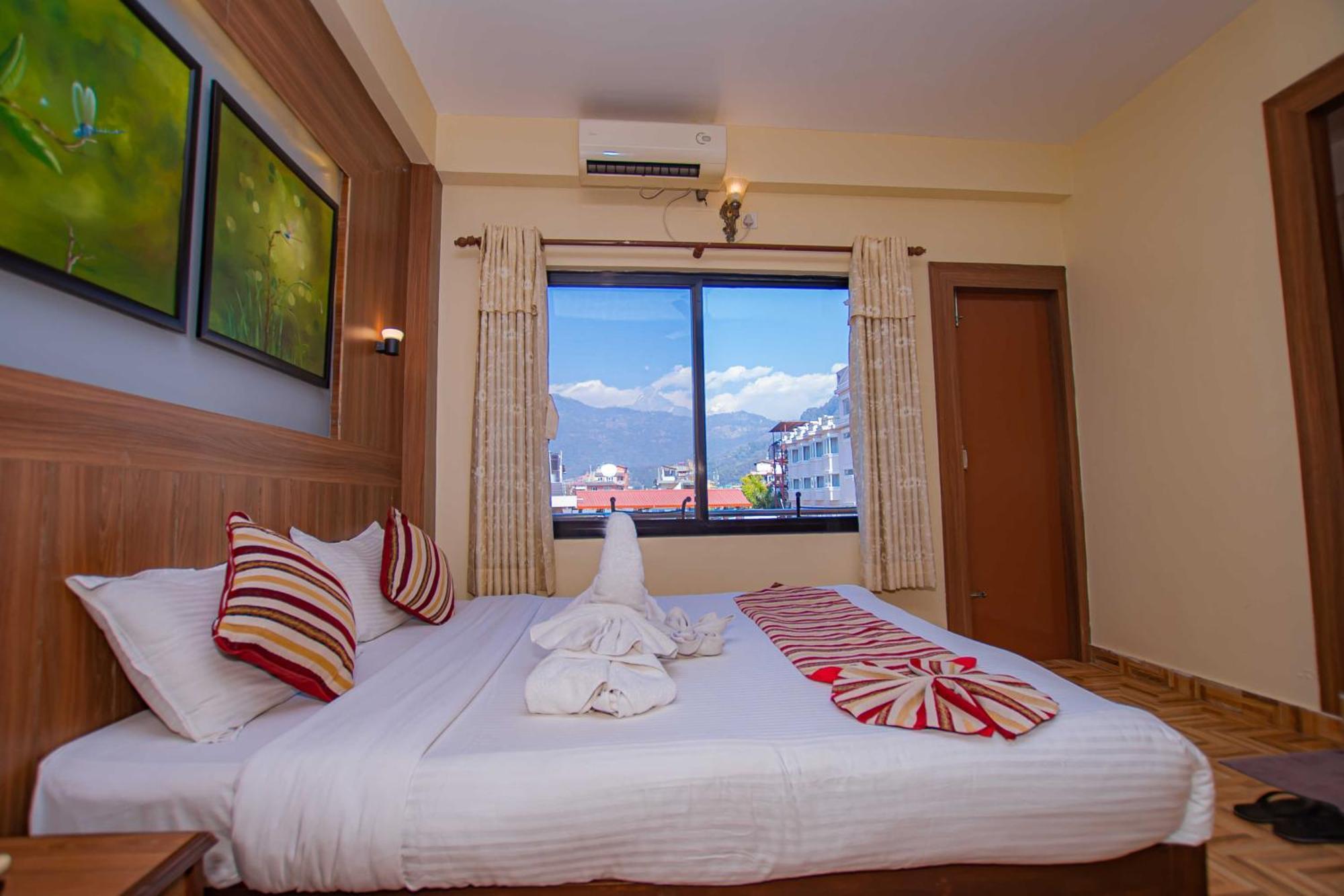Hotel Crystal Palace Pokhara Dış mekan fotoğraf