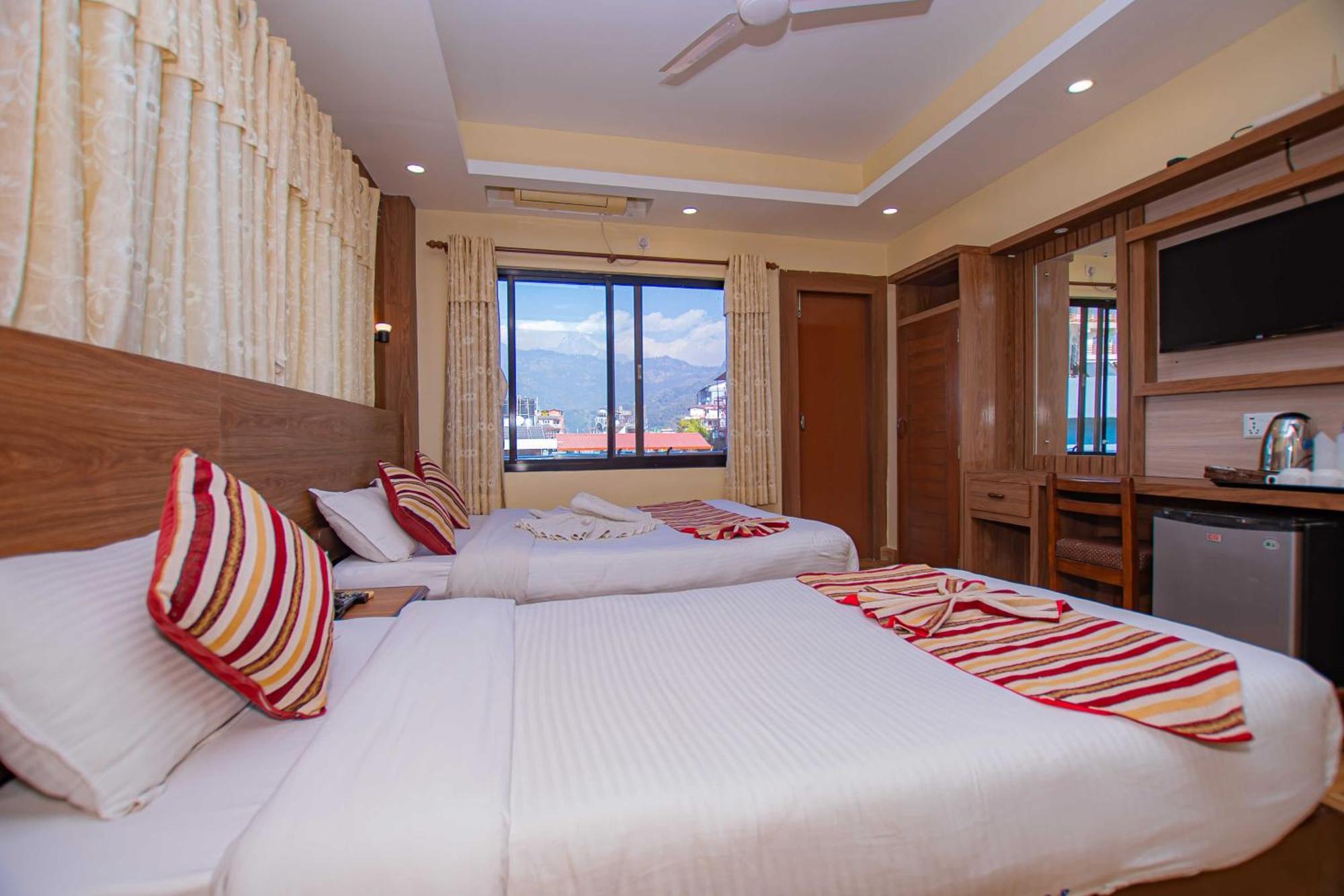 Hotel Crystal Palace Pokhara Dış mekan fotoğraf