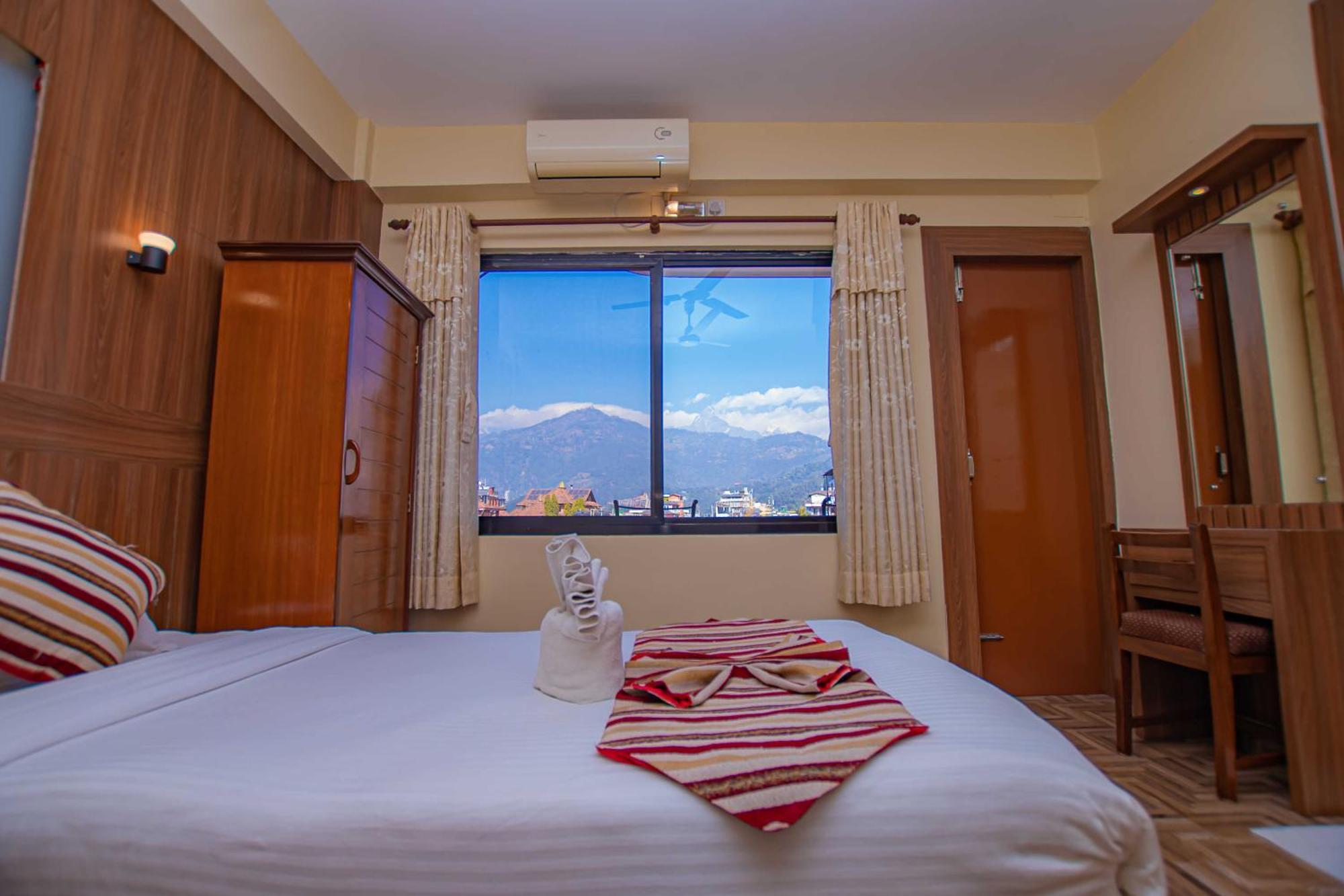 Hotel Crystal Palace Pokhara Dış mekan fotoğraf