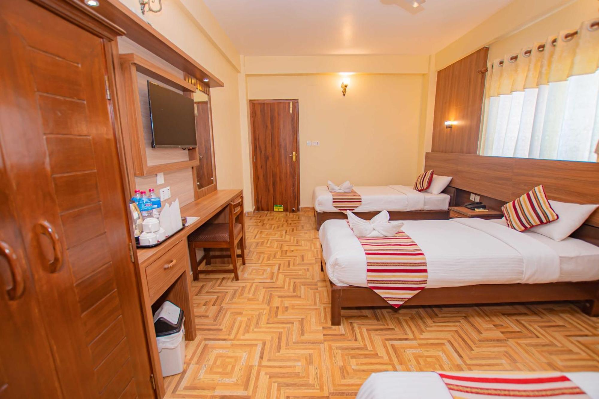 Hotel Crystal Palace Pokhara Dış mekan fotoğraf
