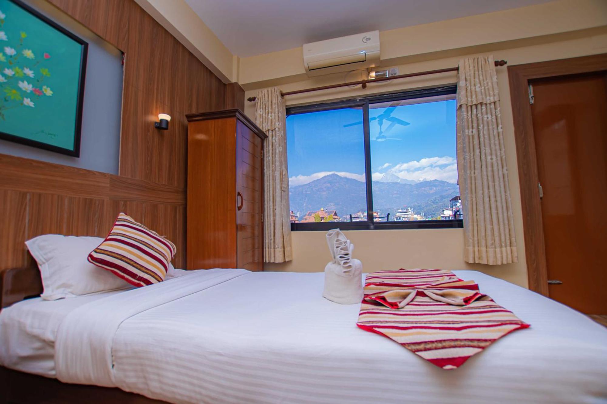 Hotel Crystal Palace Pokhara Dış mekan fotoğraf