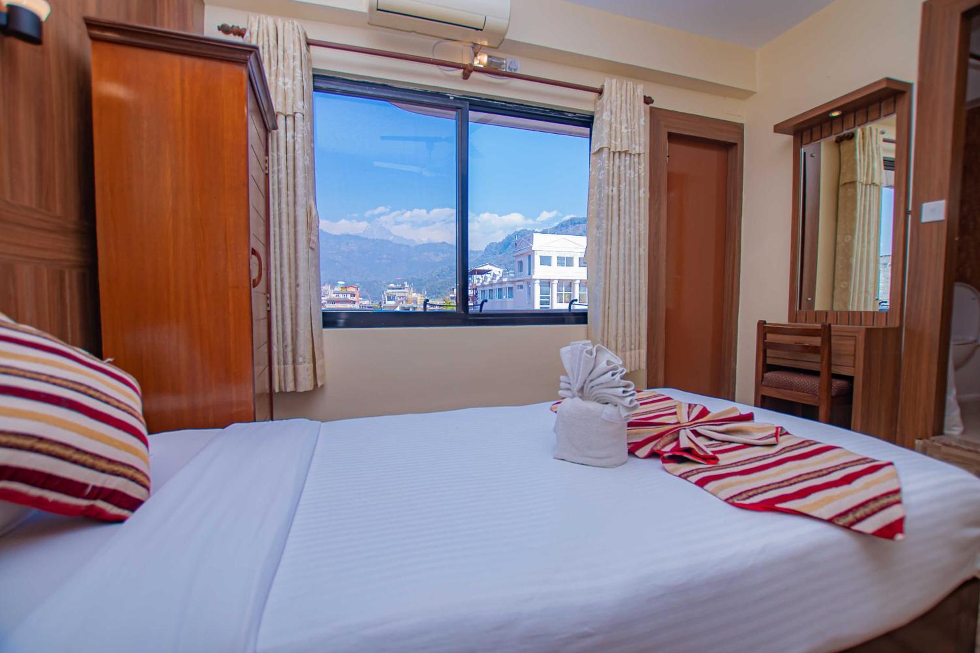 Hotel Crystal Palace Pokhara Dış mekan fotoğraf