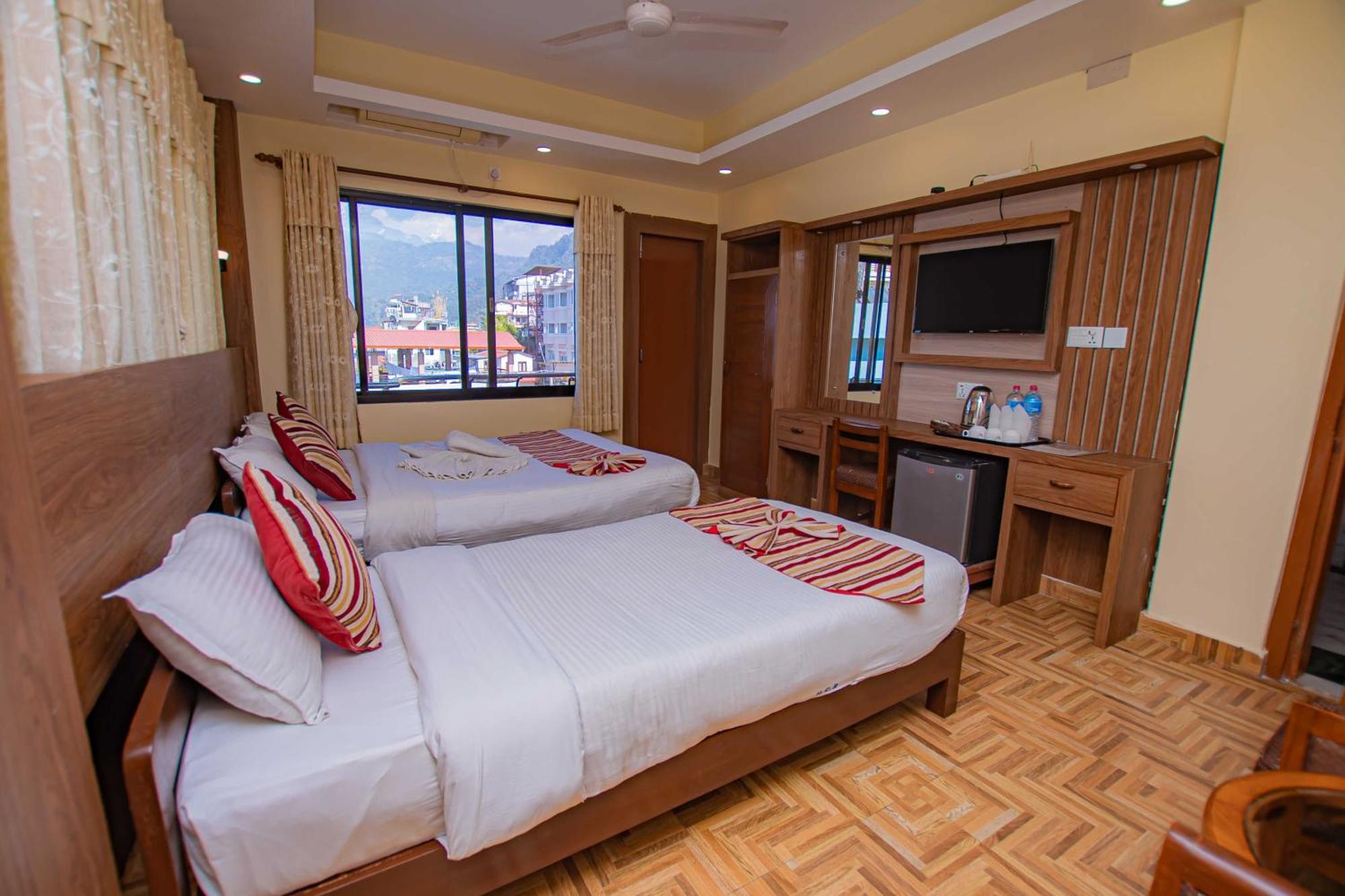 Hotel Crystal Palace Pokhara Dış mekan fotoğraf