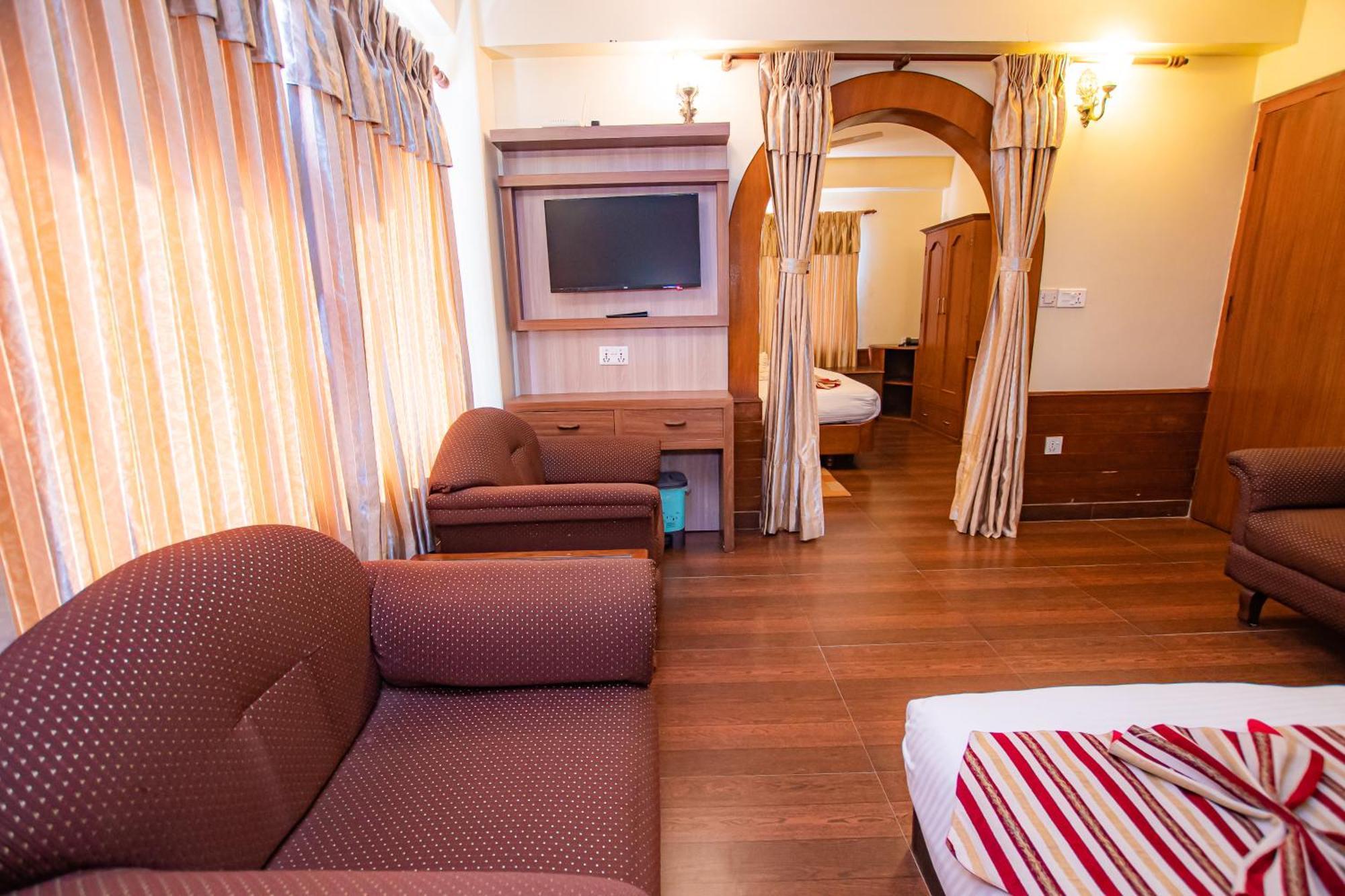 Hotel Crystal Palace Pokhara Dış mekan fotoğraf