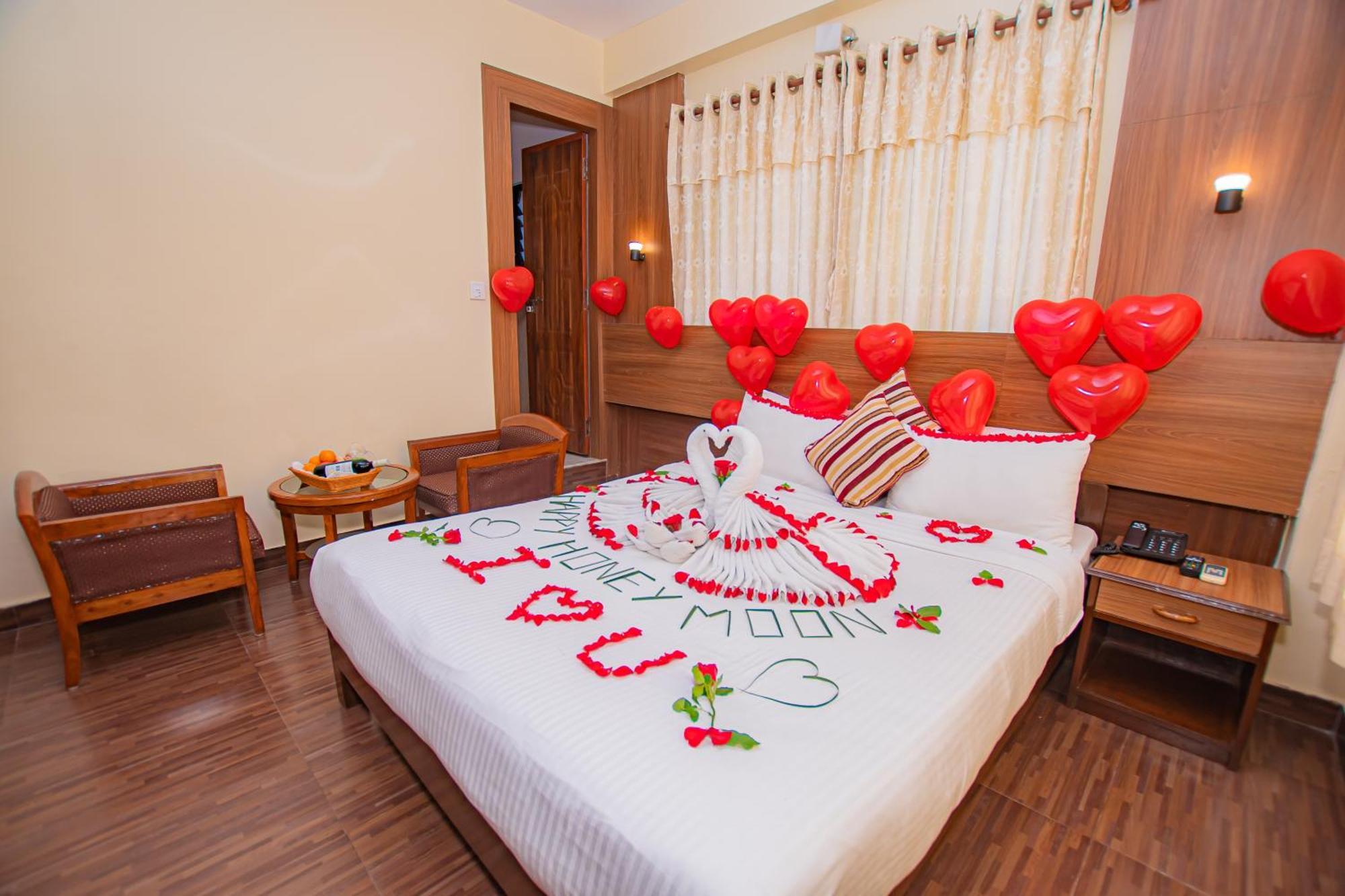 Hotel Crystal Palace Pokhara Dış mekan fotoğraf