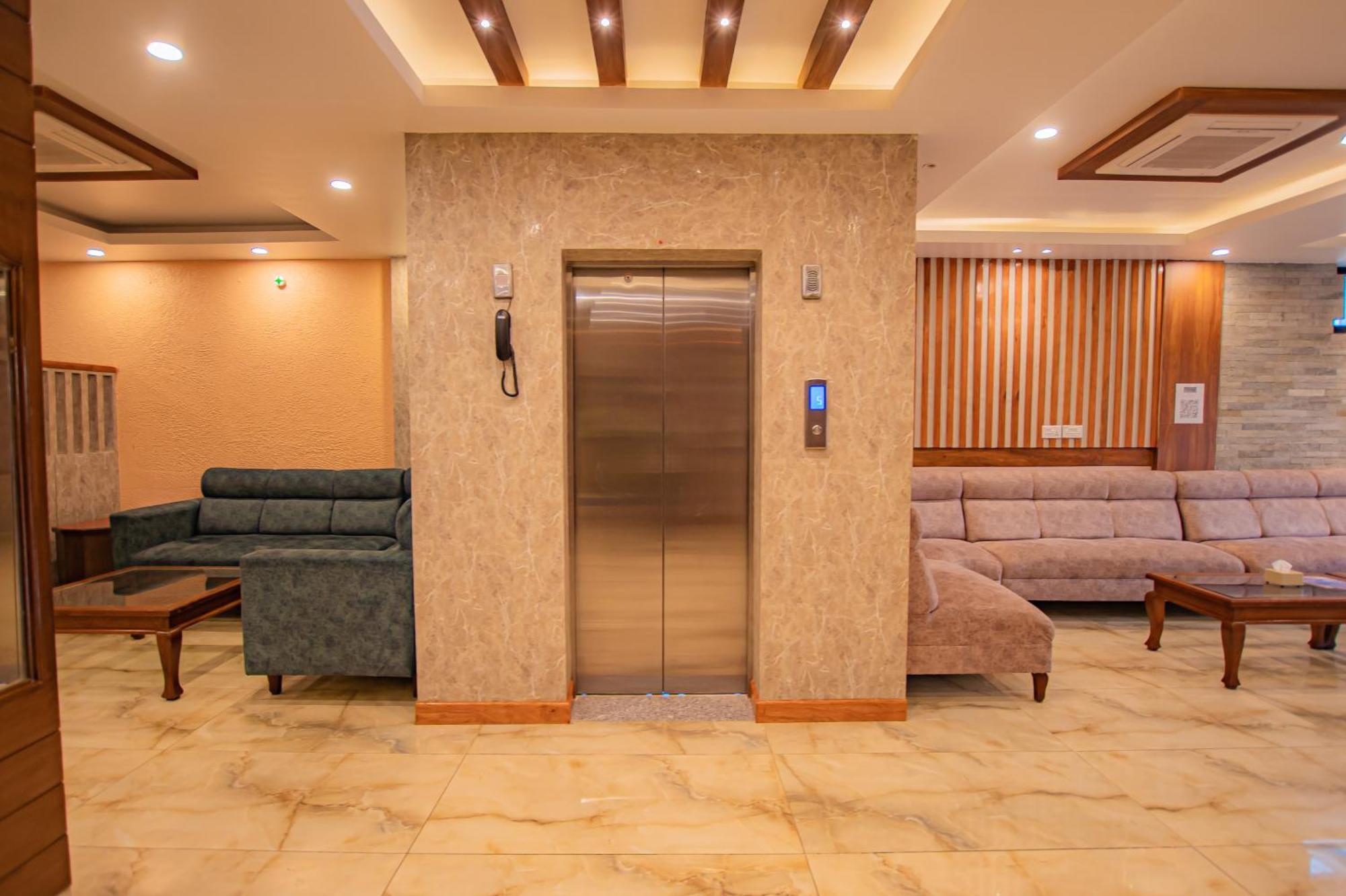 Hotel Crystal Palace Pokhara Dış mekan fotoğraf