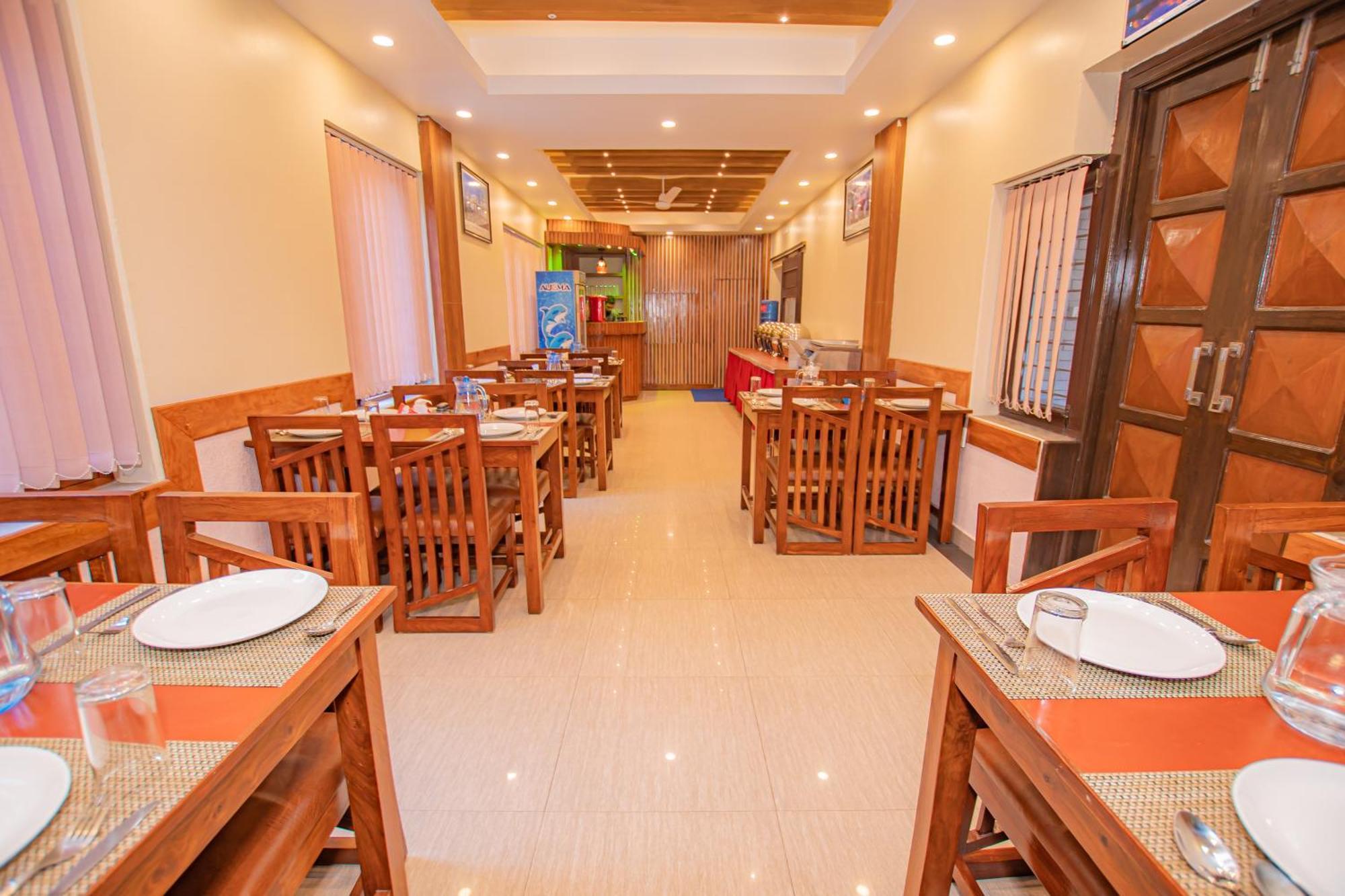 Hotel Crystal Palace Pokhara Dış mekan fotoğraf
