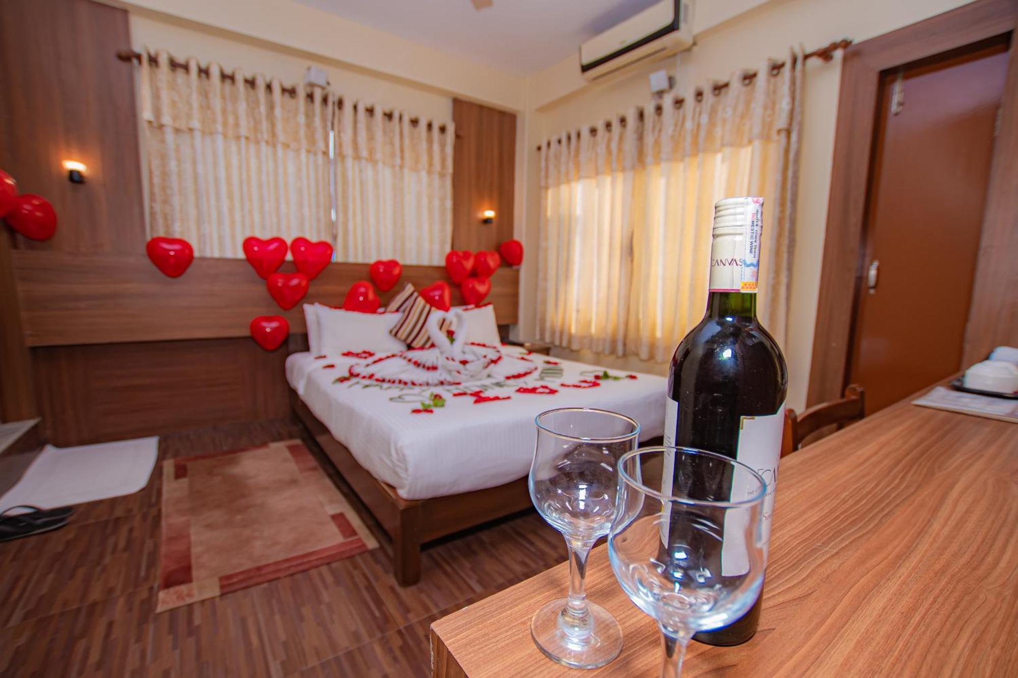 Hotel Crystal Palace Pokhara Dış mekan fotoğraf