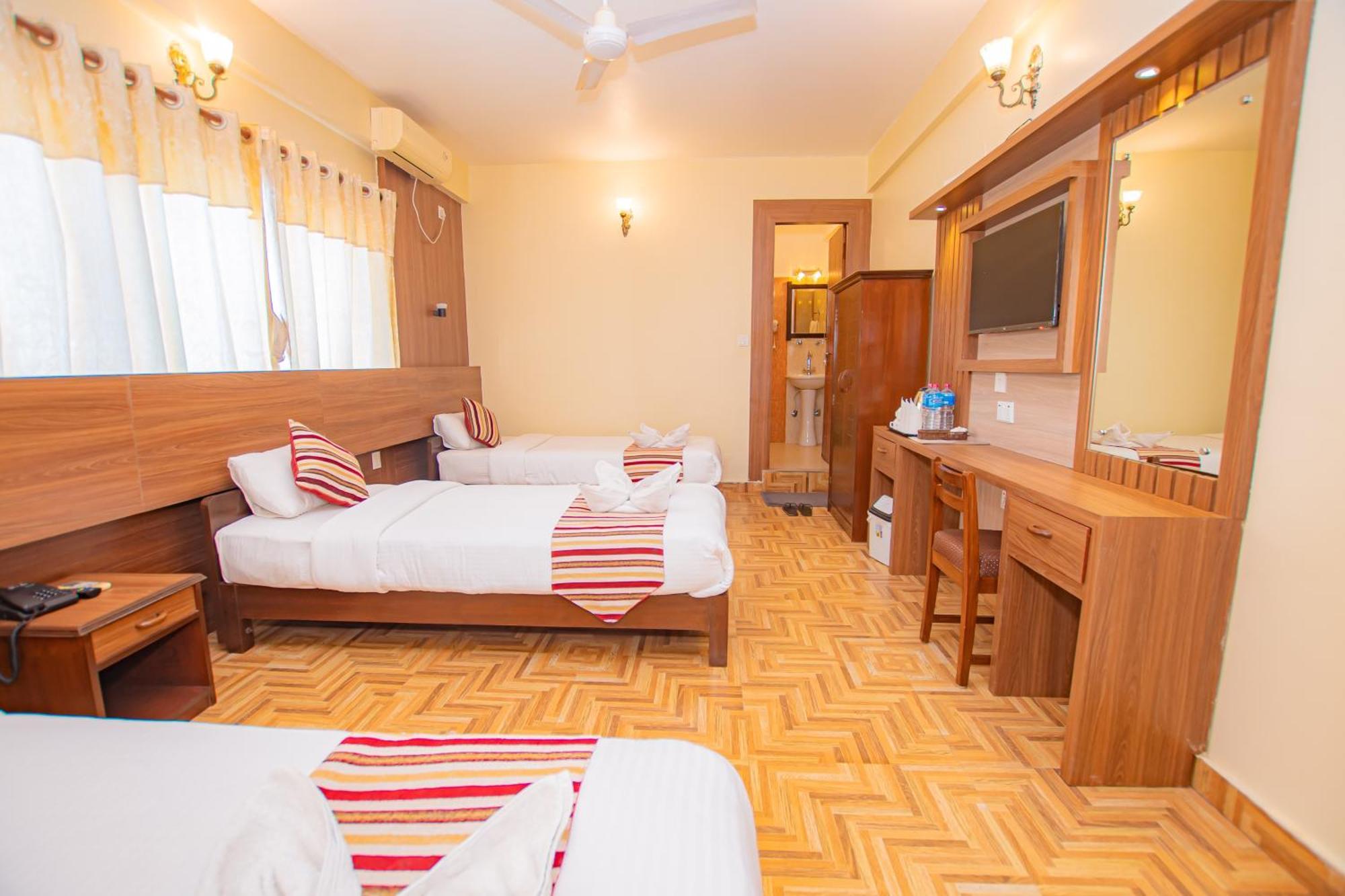 Hotel Crystal Palace Pokhara Dış mekan fotoğraf