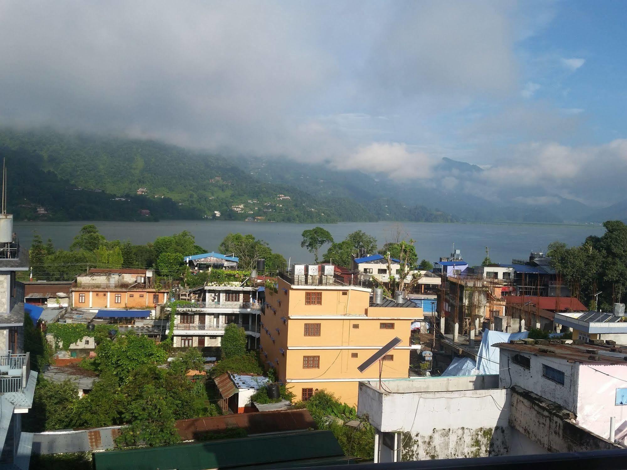 Hotel Crystal Palace Pokhara Dış mekan fotoğraf
